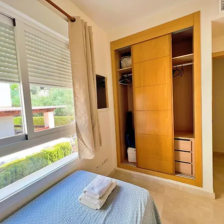 Serene Family Oasis: Poolside Retreat With Convenient Amenities Apartment *
