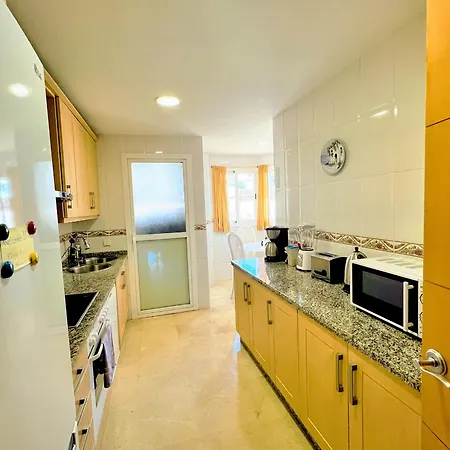 Serene Family Oasis: Poolside Retreat With Convenient Amenities Apartment Benalmadena