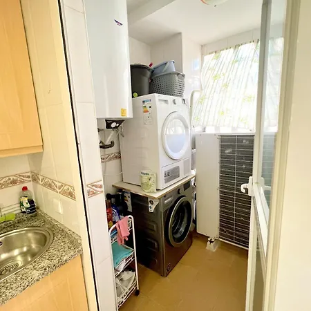 Serene Family Oasis: Poolside Retreat With Convenient Amenities Apartment Benalmadena