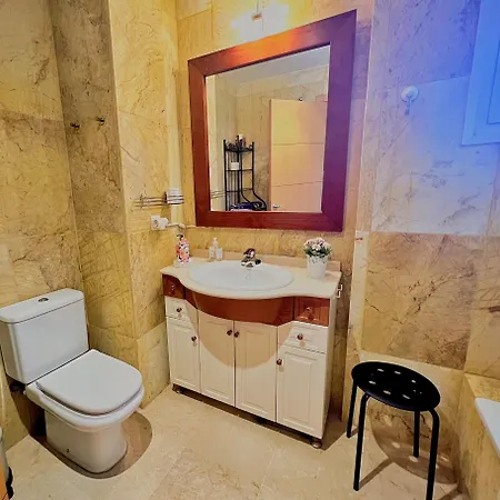 Serene Family Oasis: Poolside Retreat With Convenient Amenities * Benalmadena
