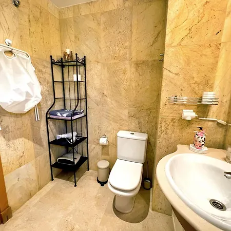 Serene Family Oasis: Poolside Retreat With Convenient Amenities Apartment Benalmadena